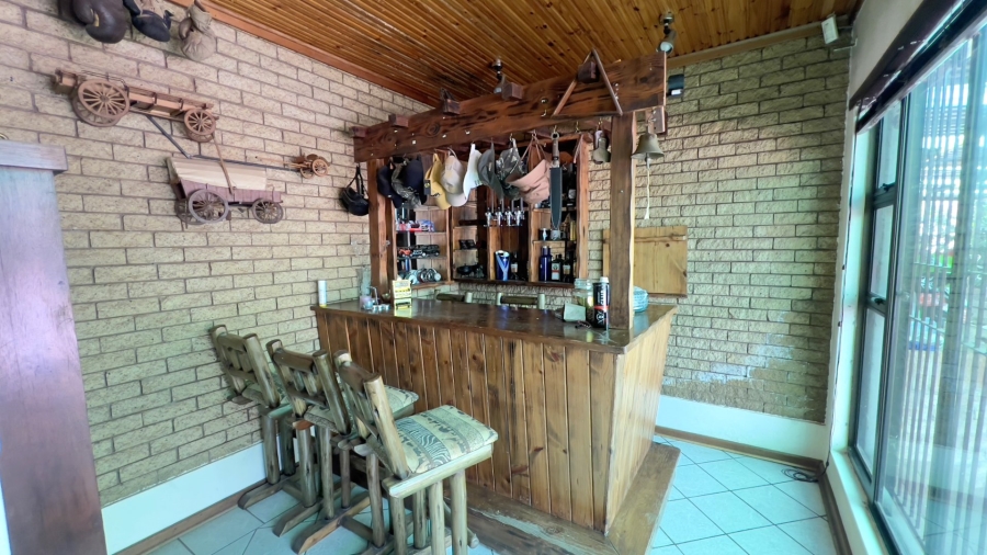 4 Bedroom Property for Sale in Langenhovenpark Free State